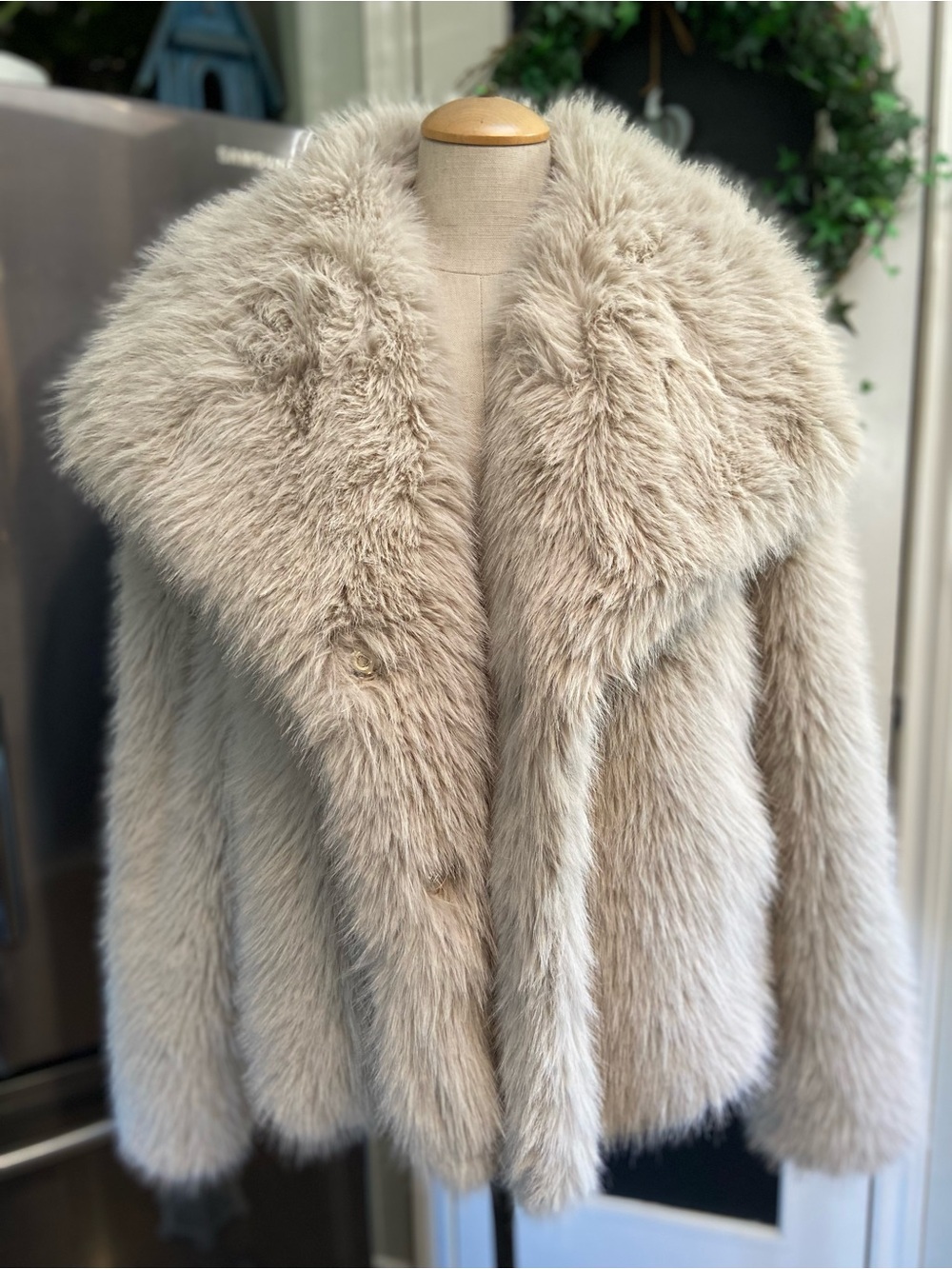 NWOT Faux Fur Coat Short Bomber Style Mob Wife Bombshell Holiday Fluffy